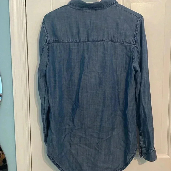Banana Republic women’s casual button down - size small - blue - Picture 5 of 5